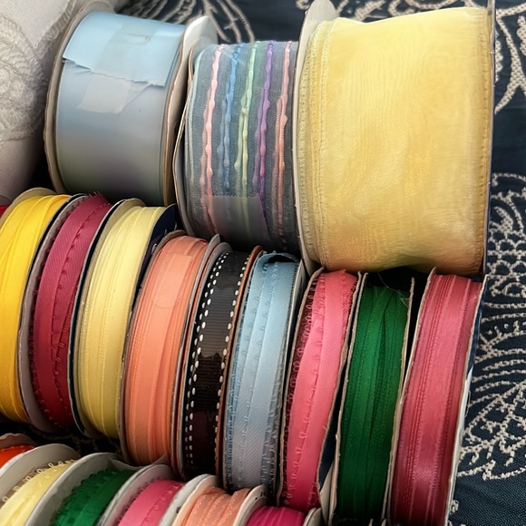 VARIOUS SPOOLS OF RIBBON - Picture 5 of 5